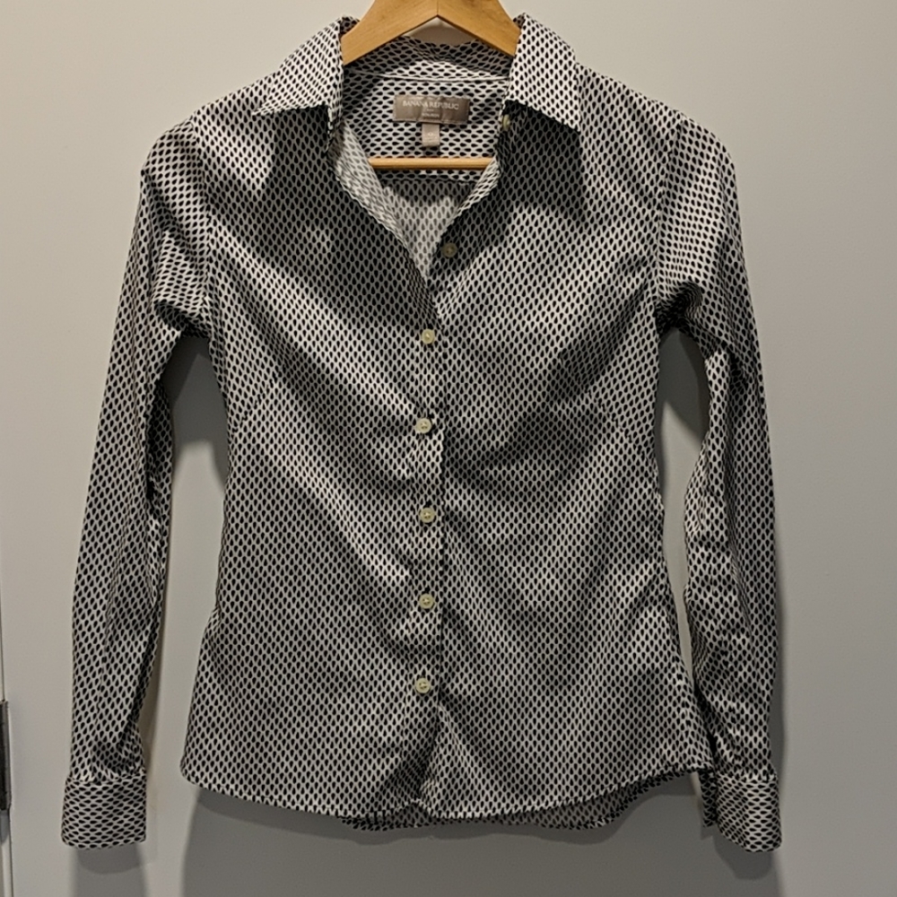 Banana Republic white/navy button down shirt